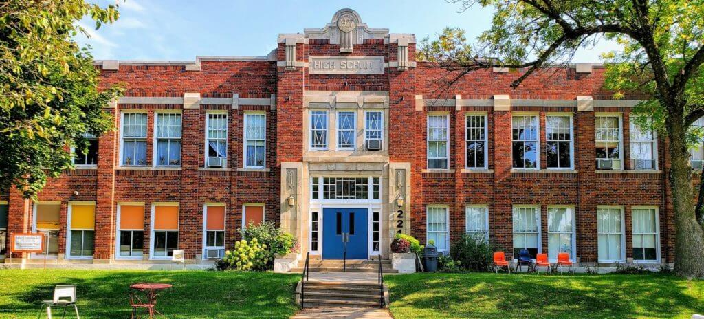 picture of the Main entrance to the First Street Community Center